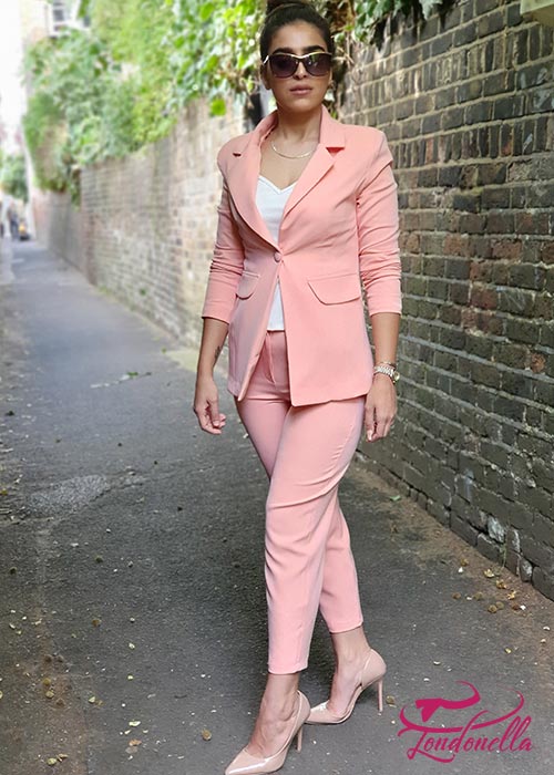 Amazing elegant pink suit