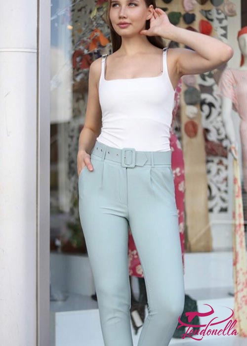 Comfortable light turquoise trouser in high waist with belt