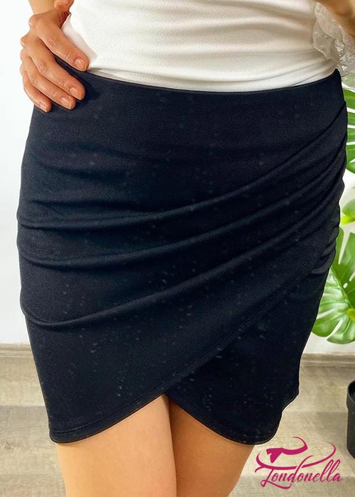 Trendy black mini skirt