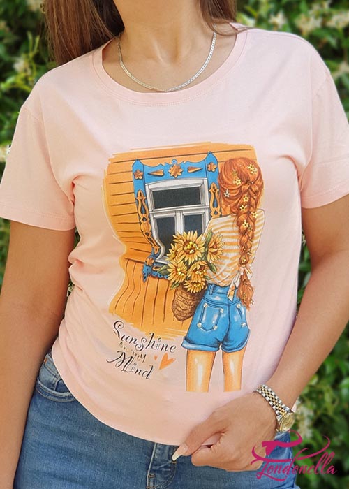 Trendy white T-shirt with trendy print