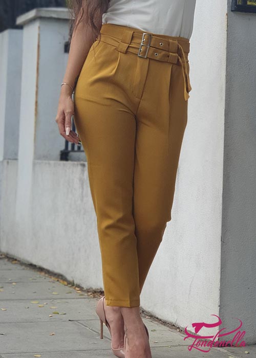 Trousers in mustard color with two detailed belt